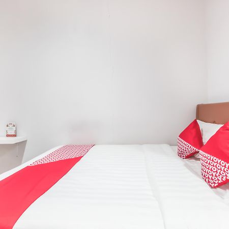 Oyo 1555 Unik Guesthouse Syariah Cakarta Dış mekan fotoğraf