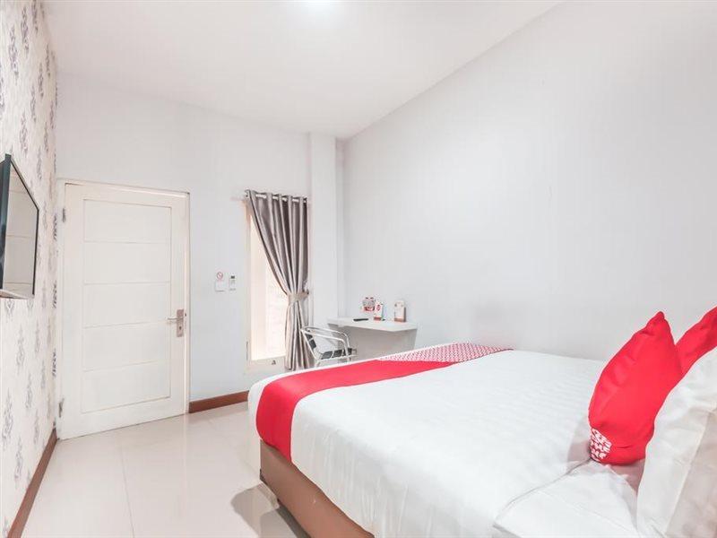 Oyo 1555 Unik Guesthouse Syariah Cakarta Oda fotoğraf