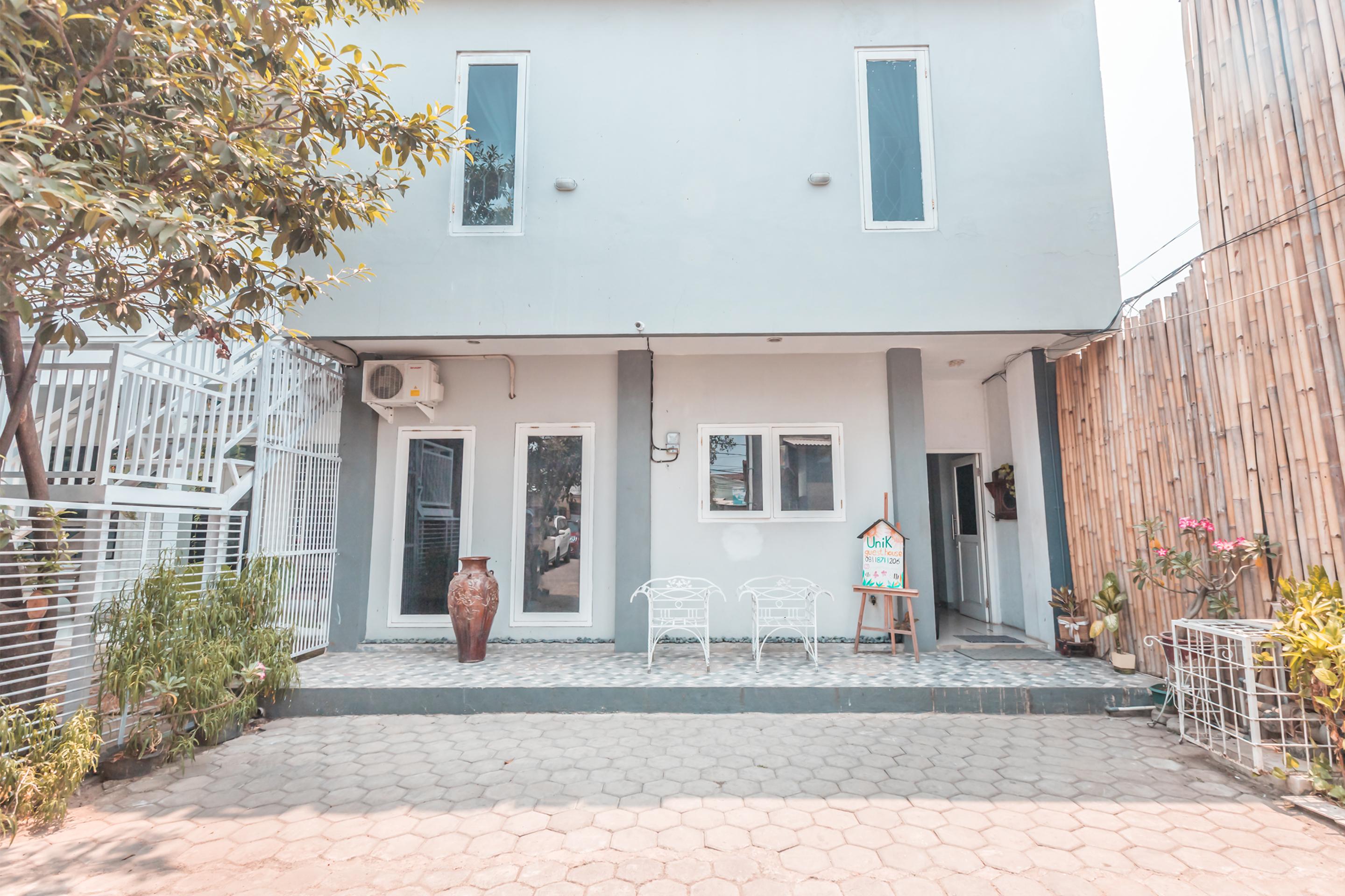 Oyo 1555 Unik Guesthouse Syariah Cakarta Dış mekan fotoğraf