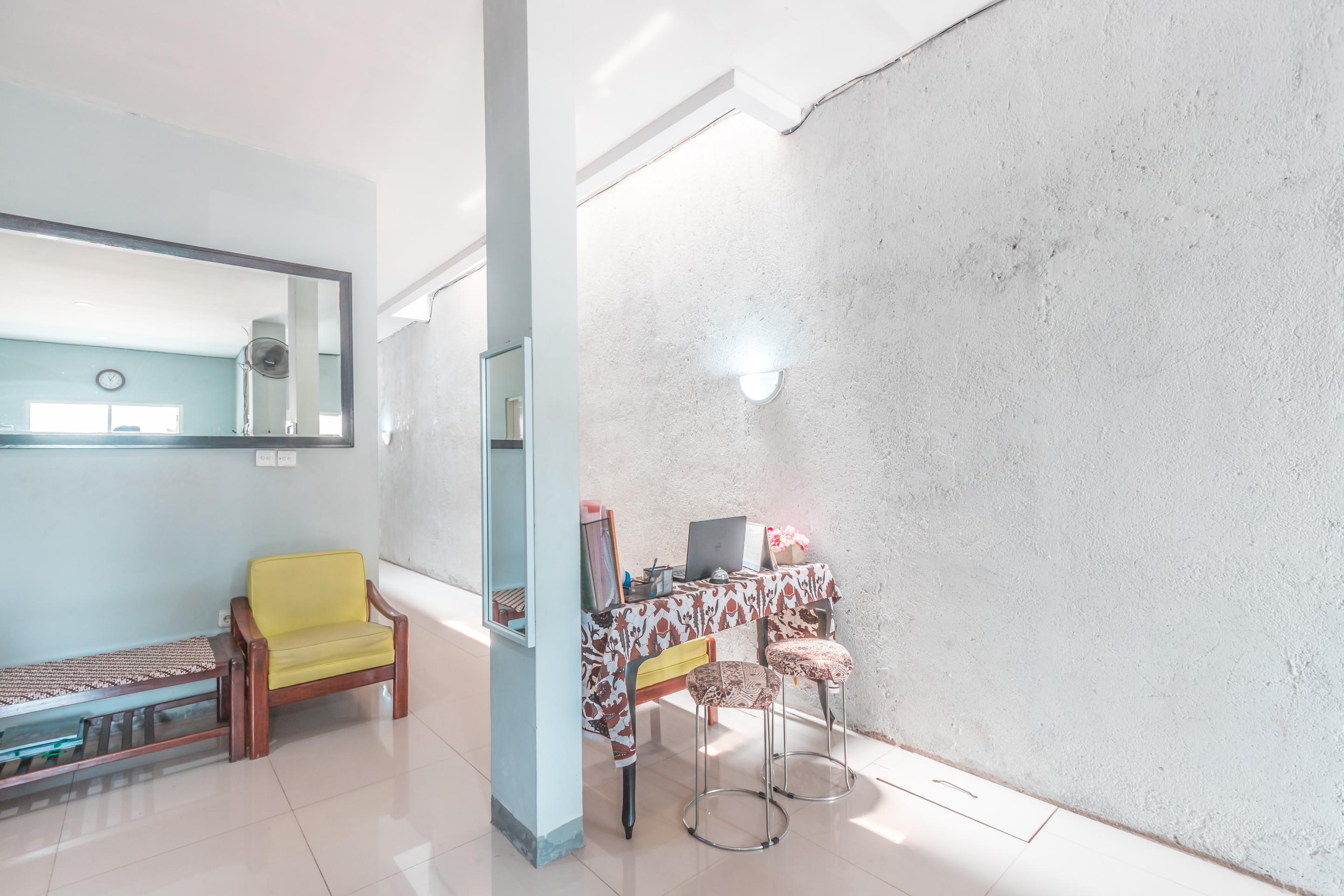 Oyo 1555 Unik Guesthouse Syariah Cakarta Dış mekan fotoğraf