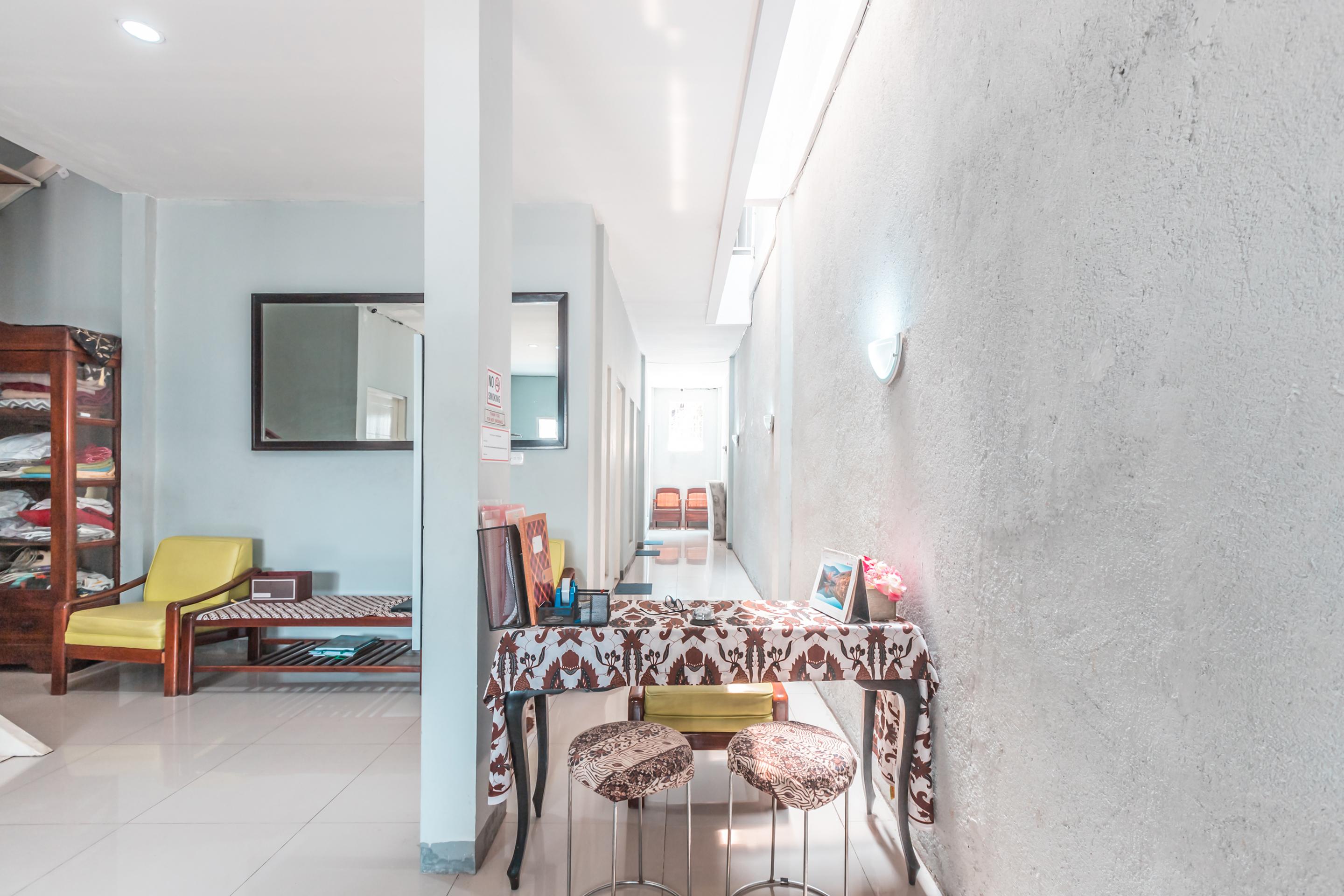 Oyo 1555 Unik Guesthouse Syariah Cakarta Dış mekan fotoğraf