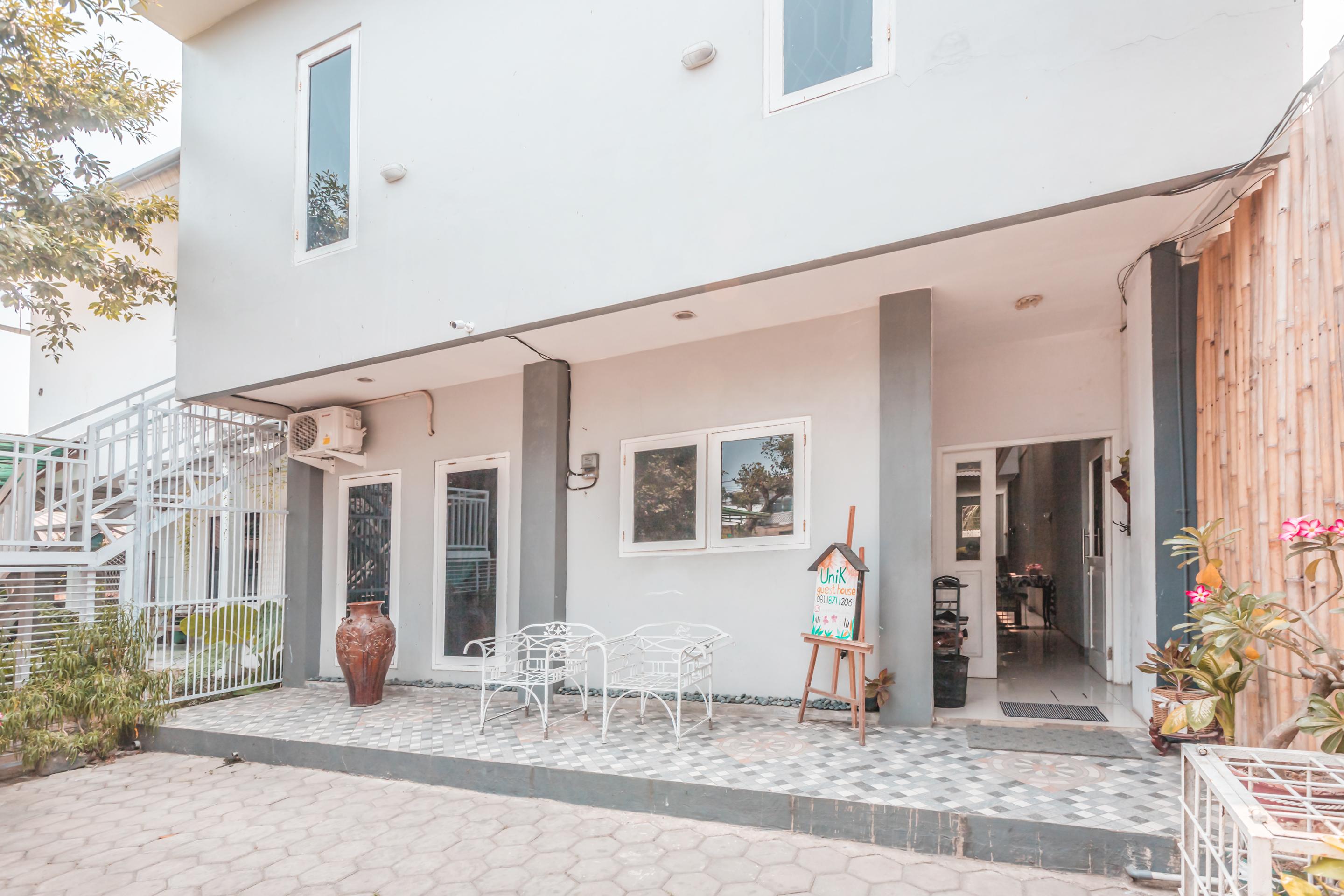 Oyo 1555 Unik Guesthouse Syariah Cakarta Dış mekan fotoğraf