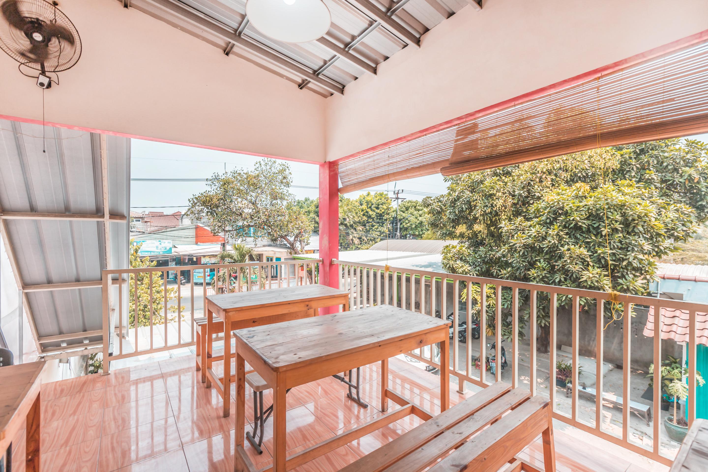 Oyo 1555 Unik Guesthouse Syariah Cakarta Dış mekan fotoğraf