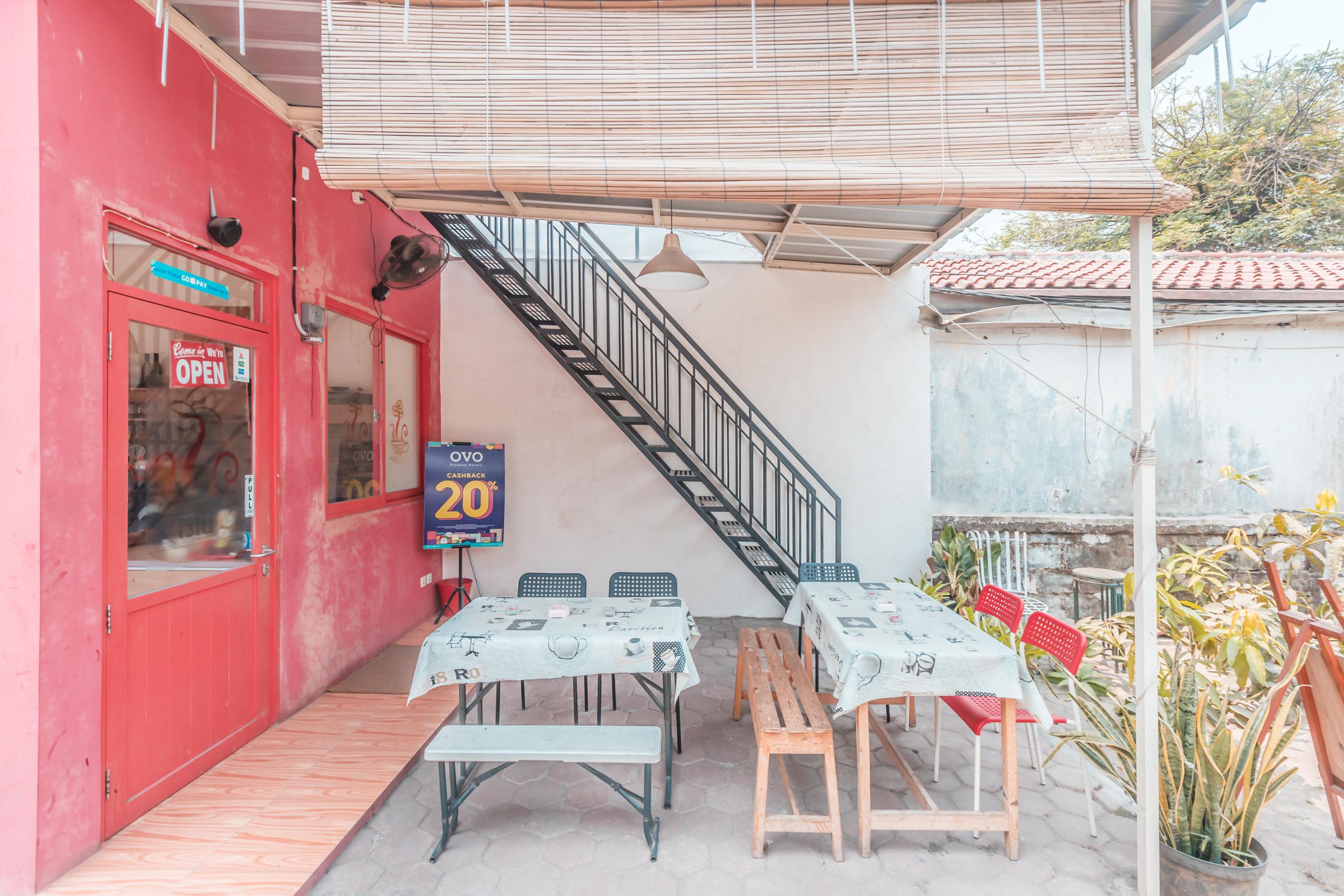 Oyo 1555 Unik Guesthouse Syariah Cakarta Dış mekan fotoğraf